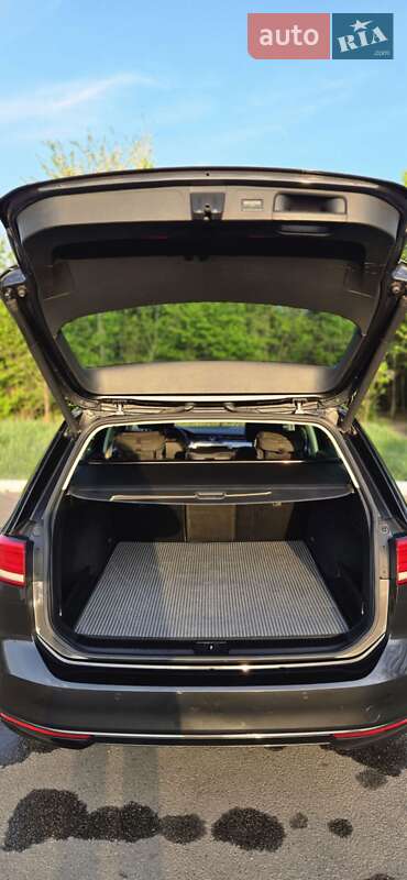 Универсал Volkswagen Passat 2017 в Харькове
