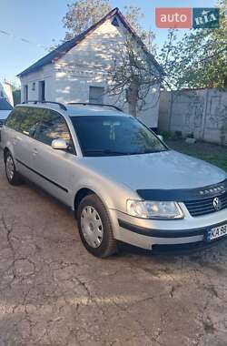 Универсал Volkswagen Passat 2000 в Киеве