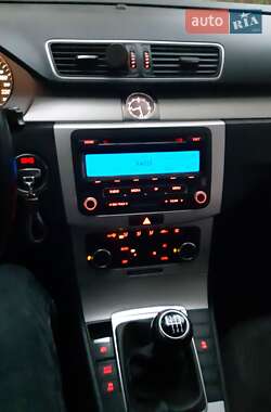 Універсал Volkswagen Passat 2011 в 