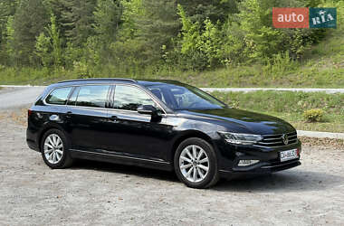 Універсал Volkswagen Passat 2021 в Бережанах
