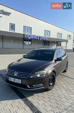 Універсал Volkswagen Passat 2012 в Мукачевому