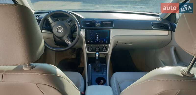 Седан Volkswagen Passat 2013 в Черновцах