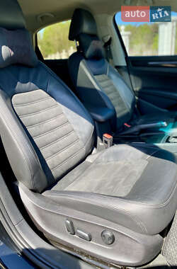 Седан Volkswagen Passat 2011 в 