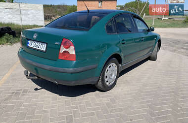 Седан Volkswagen Passat 2001 в 