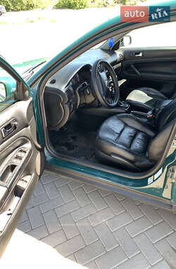 Седан Volkswagen Passat 2001 в 