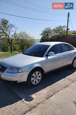 Седан Volkswagen Passat 2004 в Николаеве