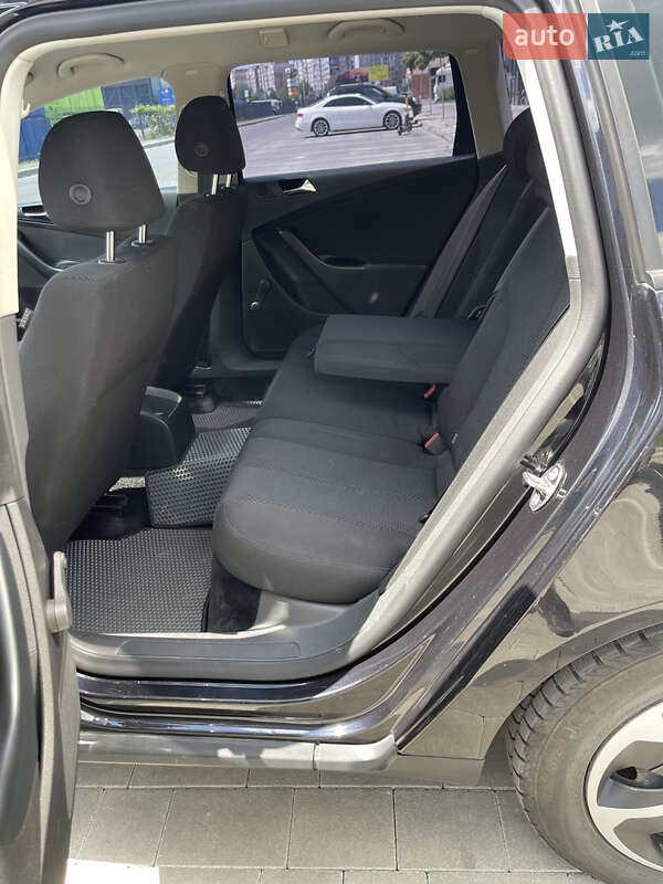 Универсал Volkswagen Passat 2010 в Ивано-Франковске