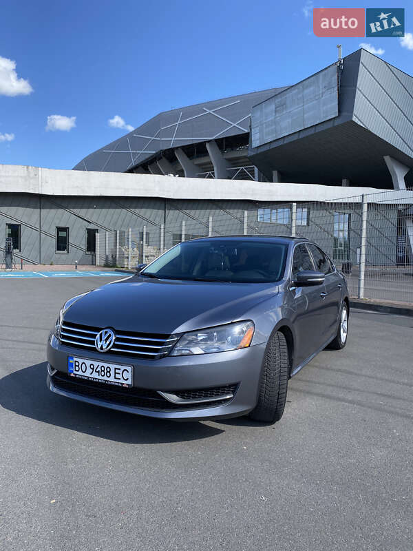 Седан Volkswagen Passat 2012 в Львове