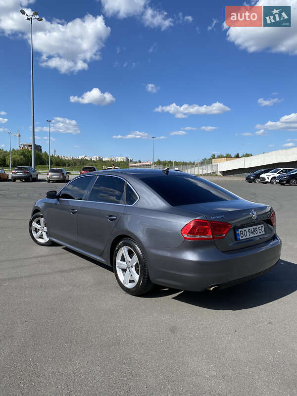 Седан Volkswagen Passat 2012 в Львове