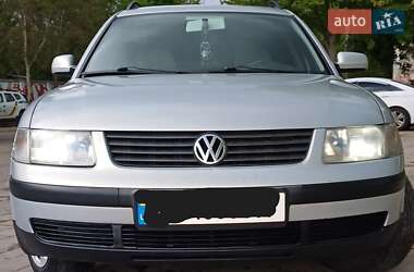 Універсал Volkswagen Passat 2000 в 