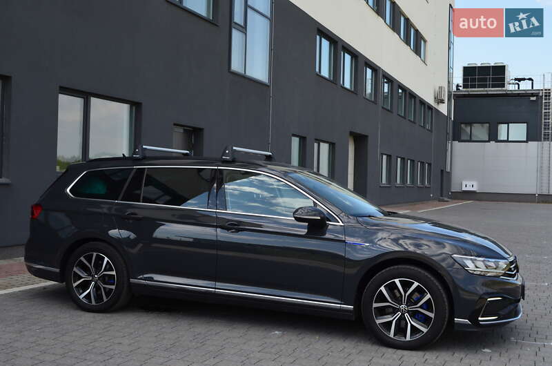 Універсал Volkswagen Passat 2020 в Львові