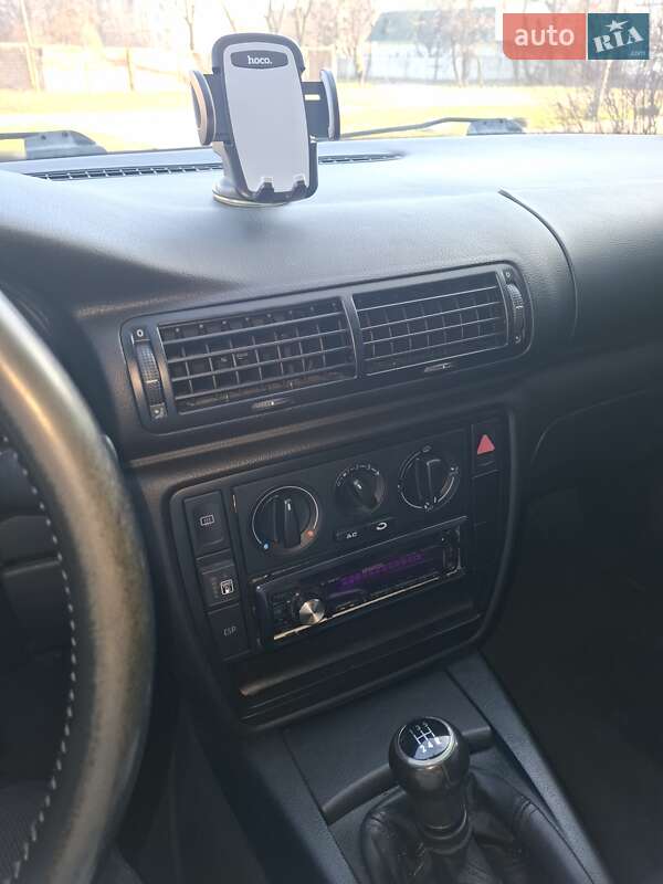 Седан Volkswagen Passat 2000 в Киеве