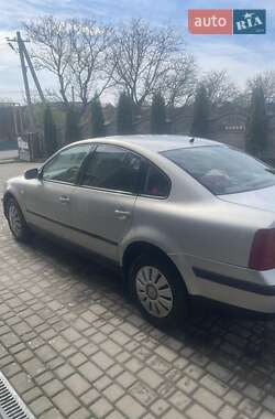 Седан Volkswagen Passat 2000 в 