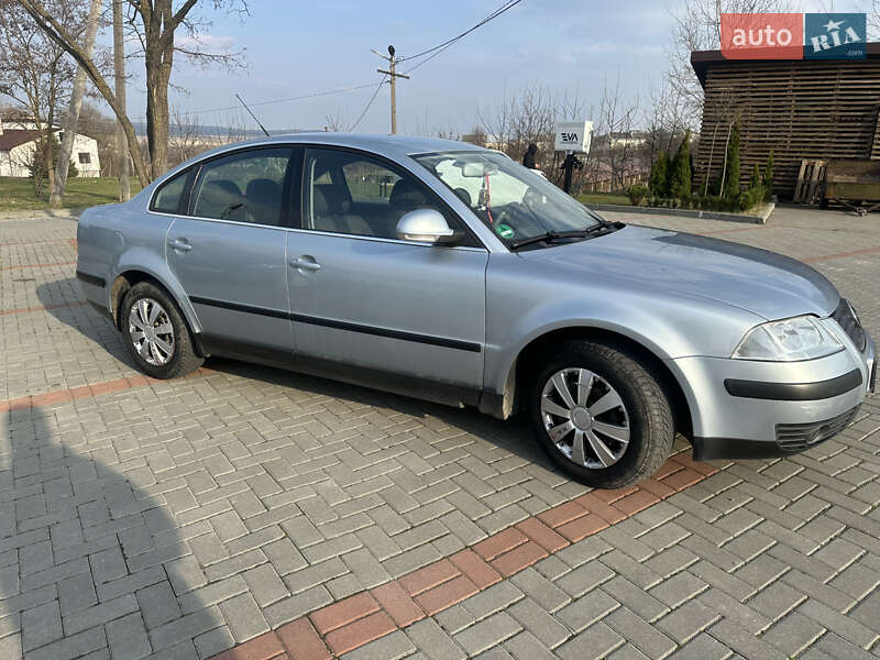 Седан Volkswagen Passat 2004 в Золочеві