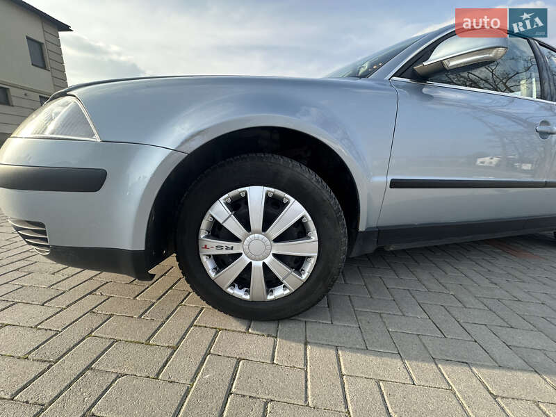 Седан Volkswagen Passat 2004 в Золочеві