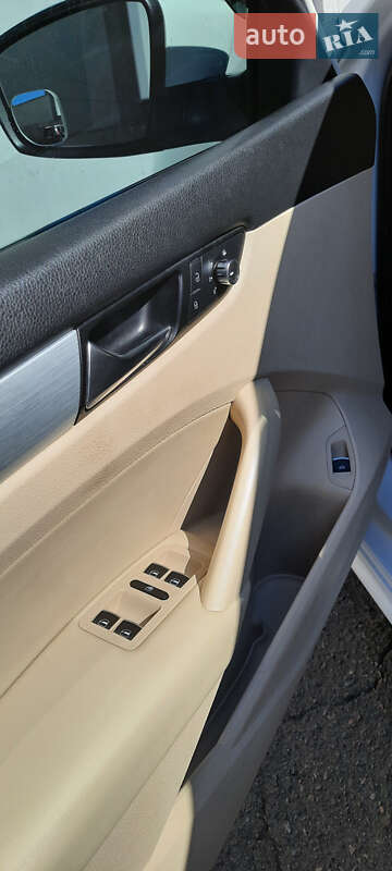 Седан Volkswagen Passat 2012 в Одессе