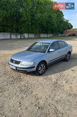 Седан Volkswagen Passat 1999 в Умани