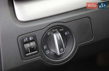 Універсал Volkswagen Passat 2011 в 