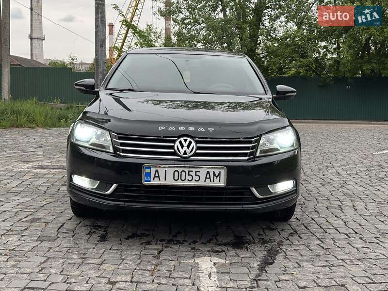 Седан Volkswagen Passat 2012 в Житомирі
