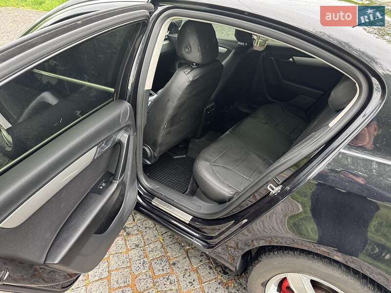 Седан Volkswagen Passat 2012 в Житомирі