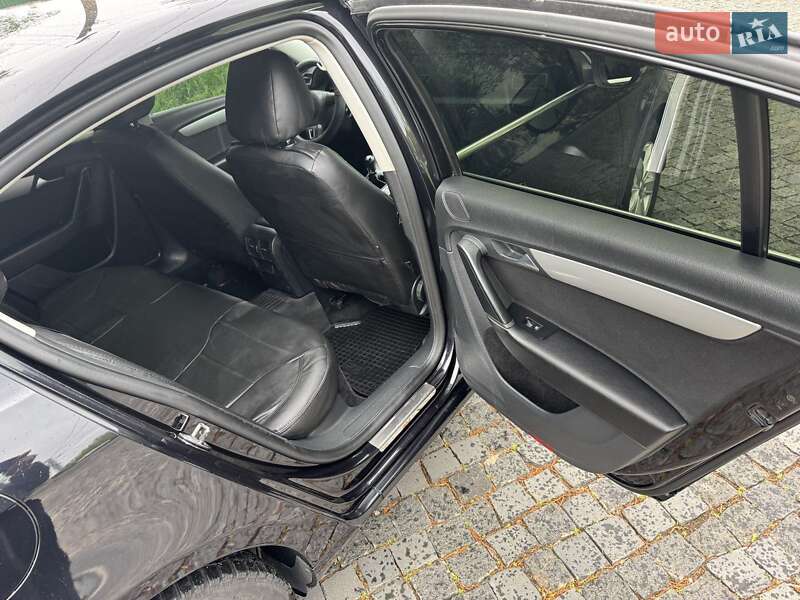Седан Volkswagen Passat 2012 в Житомирі
