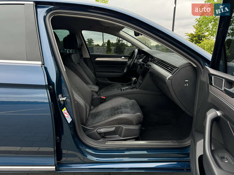 Седан Volkswagen Passat 2019 в Ужгороді