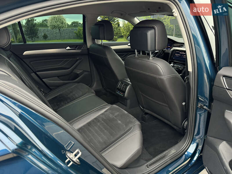 Седан Volkswagen Passat 2019 в Ужгороді