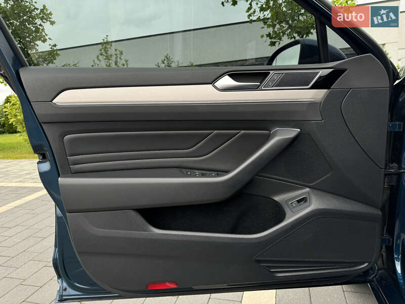 Седан Volkswagen Passat 2019 в Ужгороді