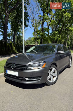 Седан Volkswagen Passat 2012 в Харкові