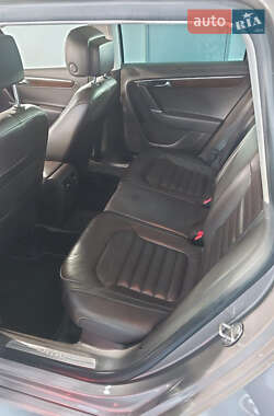 Універсал Volkswagen Passat 2011 в 