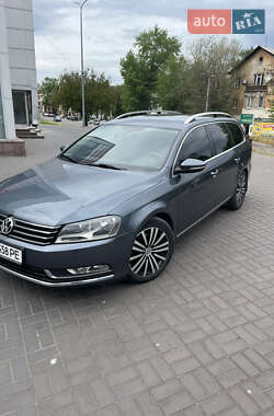 Універсал Volkswagen Passat 2012 в 