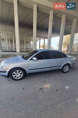 Седан Volkswagen Passat 1999 в 
