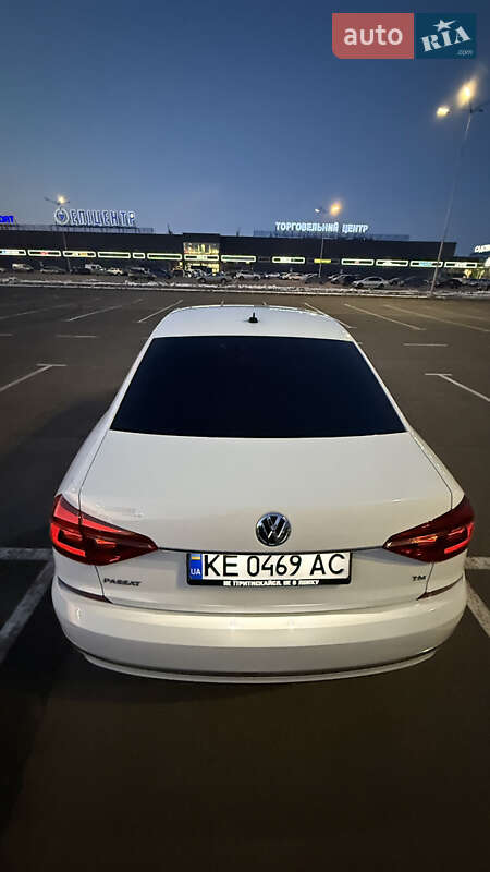 Седан Volkswagen Passat 2017 в Днепре