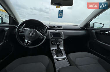 Універсал Volkswagen Passat 2011 в 