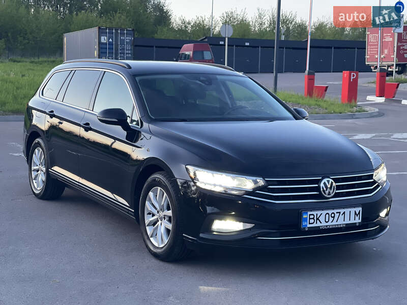 Універсал Volkswagen Passat 2019 в Рівному