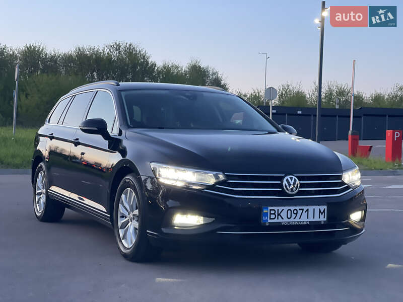 Універсал Volkswagen Passat 2019 в Рівному