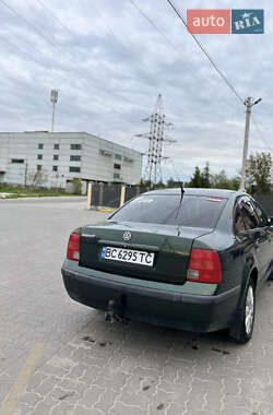 Седан Volkswagen Passat 1999 в 
