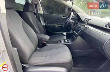Універсал Volkswagen Passat 2006 в 