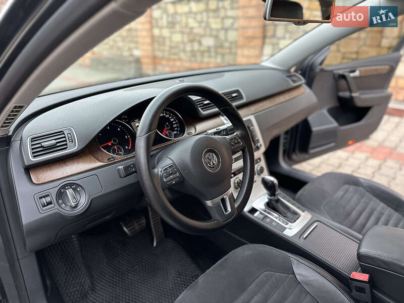 Седан Volkswagen Passat 2012 в Одесі
