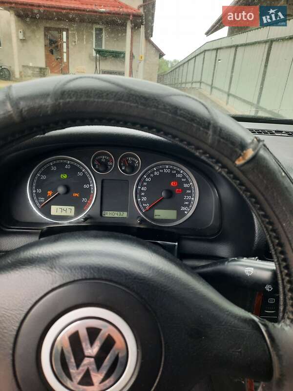 Седан Volkswagen Passat 2002 в Ивано-Франковске