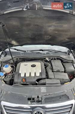 Седан Volkswagen Passat 2005 в Золочеве