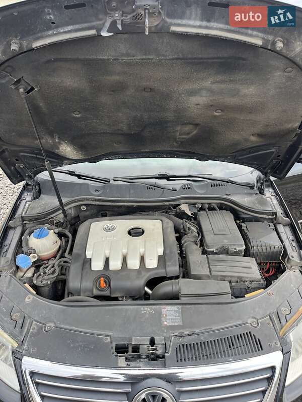 Седан Volkswagen Passat 2005 в Золочеве