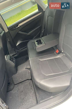 Седан Volkswagen Passat 2013 в 