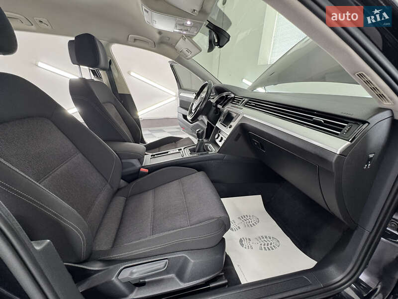 Універсал Volkswagen Passat 2015 в Трускавці