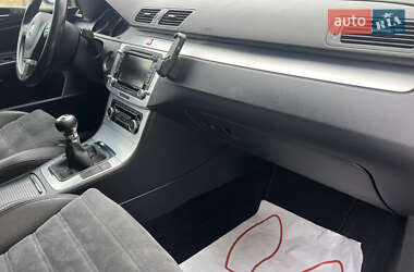 Універсал Volkswagen Passat 2010 в 