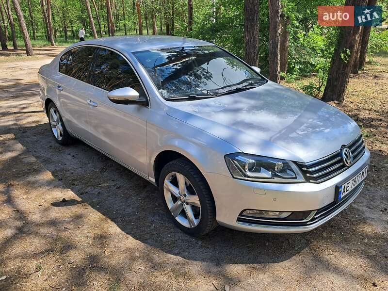 Седан Volkswagen Passat 2012 в Дніпрі