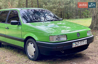Універсал Volkswagen Passat 1990 в 