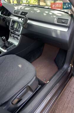 Універсал Volkswagen Passat 2012 в 