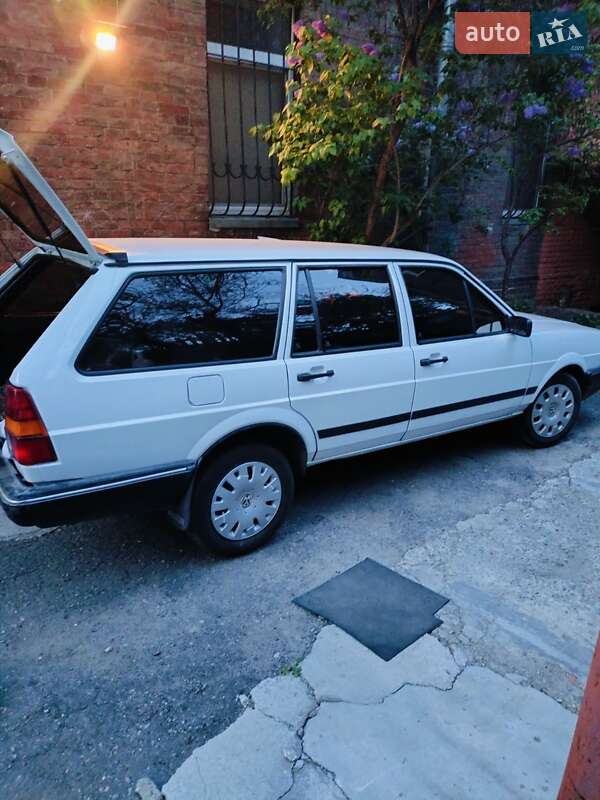 Універсал Volkswagen Passat 1988 в Дніпрі