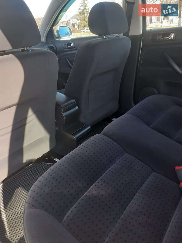 Универсал Volkswagen Passat 1999 в Рени